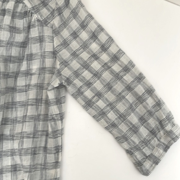 Beautiful Caslon Blouse - Picture 5 of 5